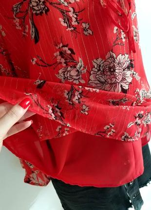 Красная блузка в цветы с рюшами тонкая блуза river island шифоновая5 фото