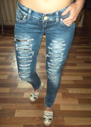 Шикарные рваные джинсы лимитированая колекция