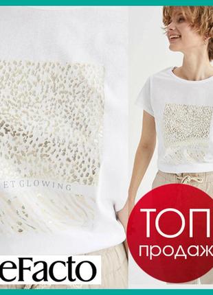 Белая женская футболка defacto  дефакто с золотистым принтом get glowing