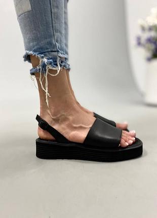 Босоніжки, шльопанці натуральна шкіра чорний на високій підошві