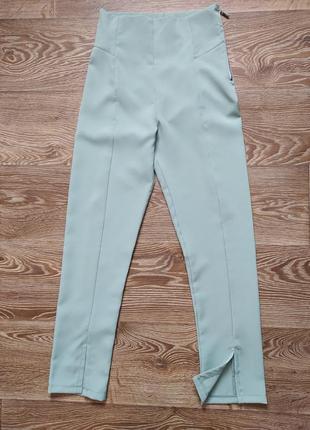 Брюки із завищеною талією