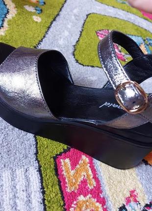 Шкіряні босоніжки