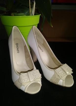 Белые туфельки 🤍