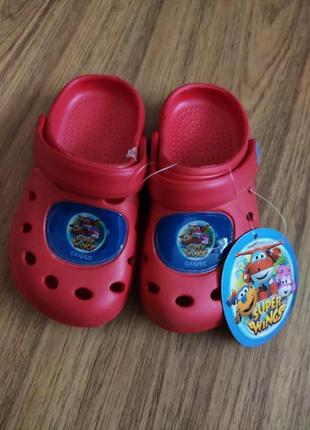 Крокси super wings дісней.