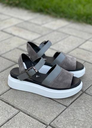 Замшеві босоніжки