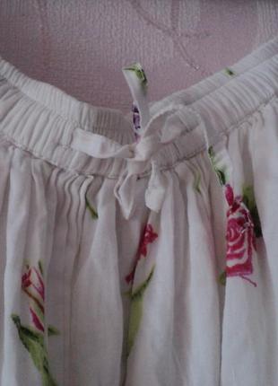 Белая юбка из хлопка с цветочным принтом3 фото