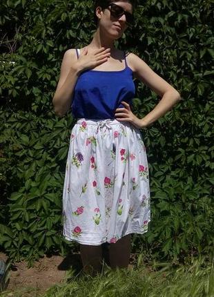 Белая юбка из хлопка с цветочным принтом6 фото
