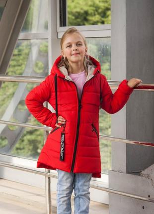 Модная демисезонная курточка на девочек в красном цвете2 фото