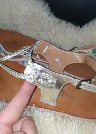 Босоніжки золото шкіра 39-40р по ст 25.5 см ширина 9.5 см