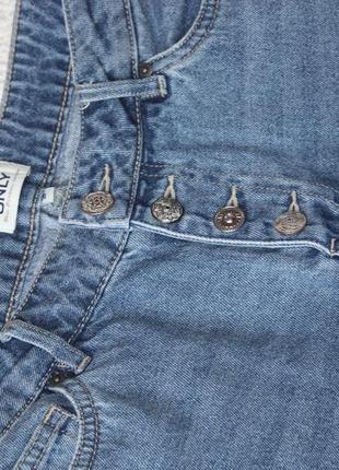 Стильные джинсовый шорты с необработанными краями4 фото