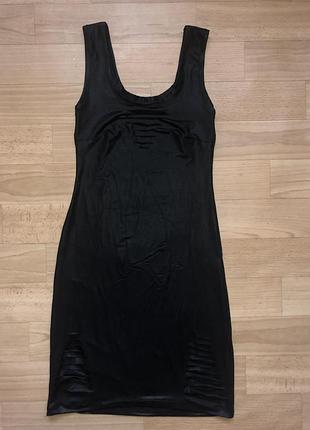 Шикарне облягаючу сукню