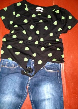 Джынсы и футболка