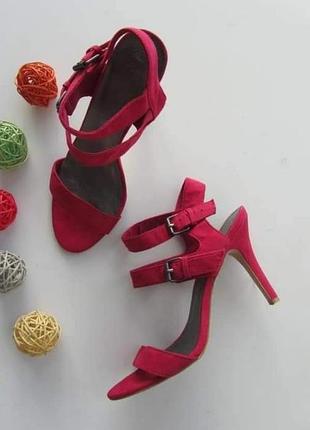 Босоніжки zara