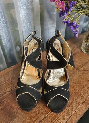 Красиві босоніжки