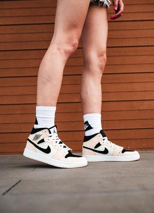 Nike air jordan 1 biege\black высокие бежевые женские кроссовки найк бежеві жіночі високі кросівки тренд7 фото