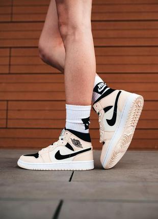 Nike air jordan 1 biege\black високі бежеві жіночі кросівки найк бежеві жіночі високі кросівки тренд