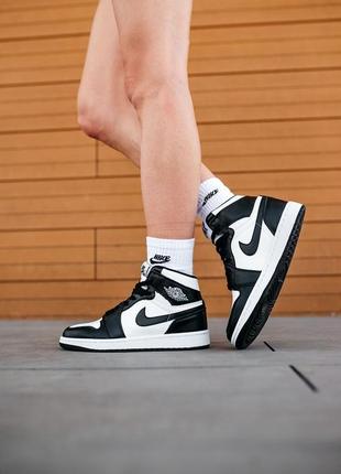 Jordan 1 retro black\white високі чорно білі кросівки найк унісекс чорно білі високі жіночі кросівки тренд