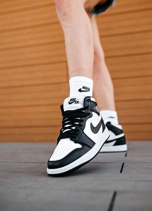 Jordan 1 retro black\white високі чорно білі кросівки найк унісекс чорно білі високі жіночі кросівки тренд2 фото