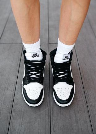 Jordan 1 retro black\white високі чорно білі кросівки найк унісекс чорно білі високі жіночі кросівки тренд5 фото