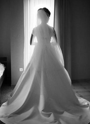 Неймовірна вишукана весільна сукня5 фото