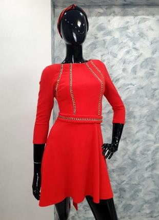 Червона сукня з ланцюгом всередині 2