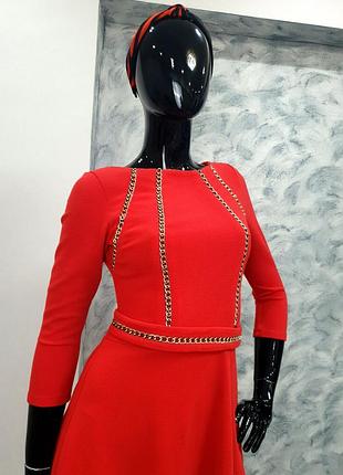 Красное платье с цепью внутри 8