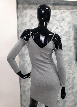 Серое платье с открытыми плечами h&m devided ,размер s7 фото
