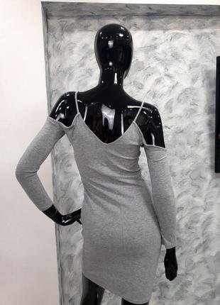 Серое платье с открытыми плечами h&m devided ,размер s10 фото