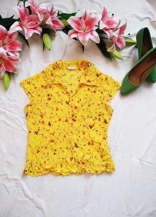 Красива жовта блуза на гудзичках дрібний квітка від бренду modee розмір m