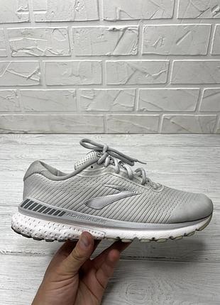 Кроссовки brooks