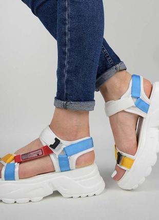 Стильные белые босоножки сандалии на платформе толстой подошве массивные модные