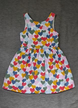 Красочное платье в сердечках на 5-6 лет