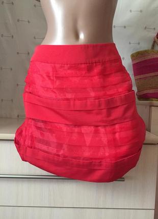 Коротка червона спідниця