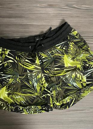 Короткие легкие шорты