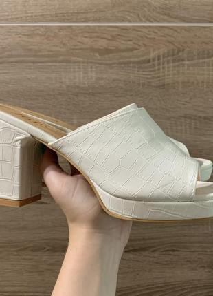 Туфли сабо на каблуке