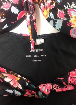 Злитий купальник з м'якими чашками і тропічним принтом bershka4 фото