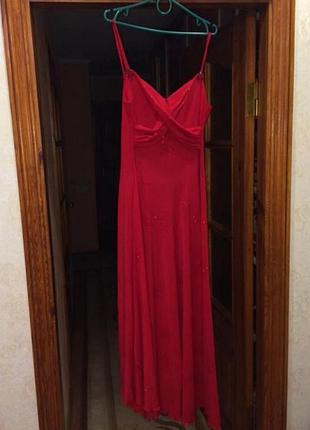 Шикарное платье на брителях