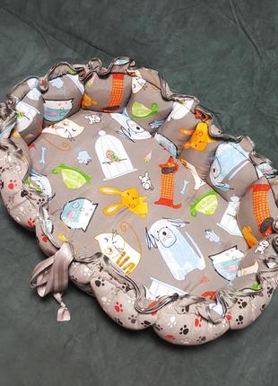 Двусторонняя овальная лежанка трансформер "любимцы на сером" для собак и котов kuzya production