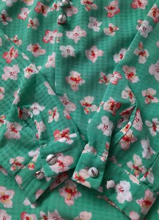 Блузка з гудзичками у квітковий принт4 фото