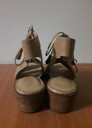 Кожаные туфли на завязках босоножки m&s indigo collection insolia flex5 фото