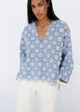 Блуза с вышивкой zara