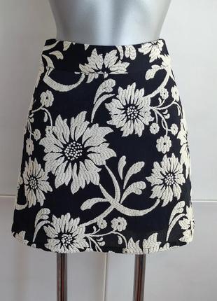 Костюм zara жакет і спідниця-шорти з принтом білих квітів9 фото