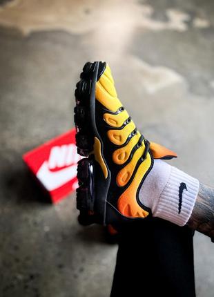 Мужские кроссовки nike air vapor max plus sunset,кросовки найк аир вапор макс плюс закат жёлтый
унисекс3 фото