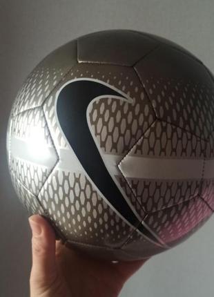 Обалденный футбольный мяч nike