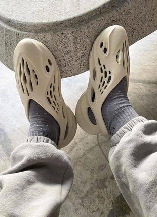 Літні жіночі білі сандалі адідас adidas yeezy foam rnnr white2 фото