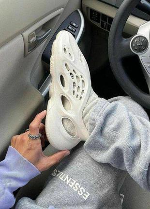 Adidas yeezy foam rnnr white, жіночі білі літні сланці5 фото