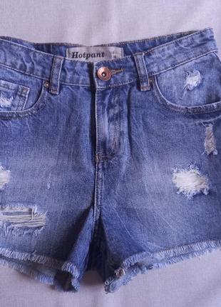 Рвані шорти