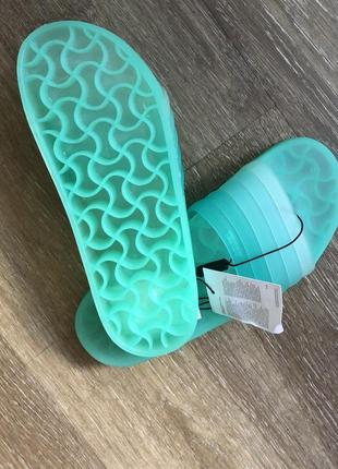 Тапочки пляжные