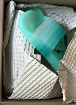 Тапочки пляжные