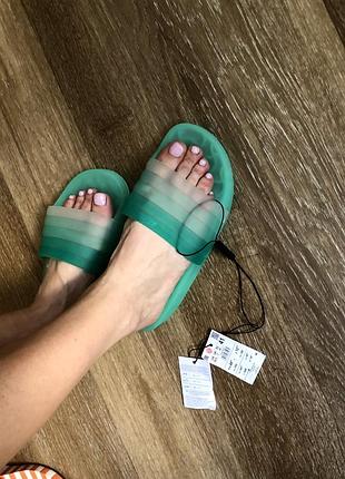 Тапочки пляжные